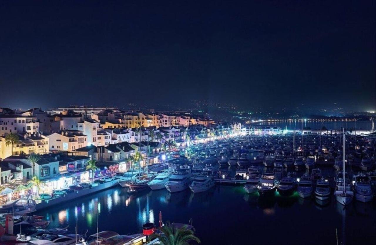 Puerto Banus. Urb Jardines Del Puerto. For Up To 6 Apartamento