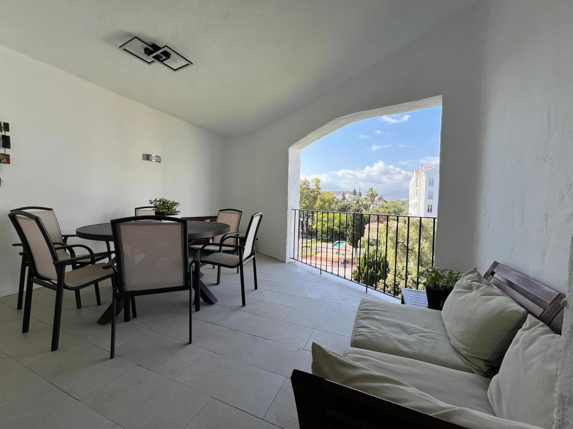 Puerto Banus. Urb Jardines Del Puerto. For Up To 6 Apartamento