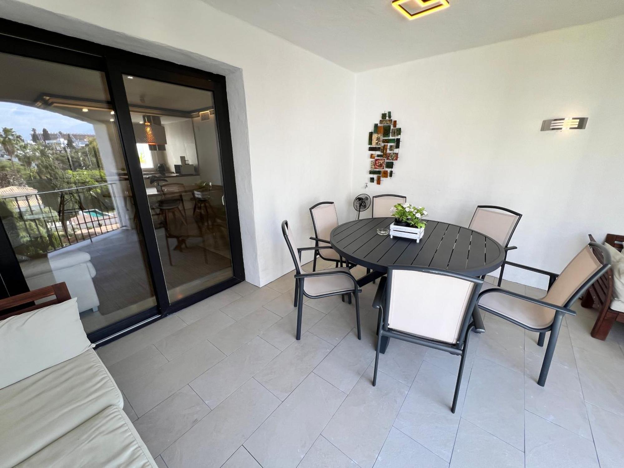 Puerto Banus. Urb Jardines Del Puerto. For Up To 6 Apartamento