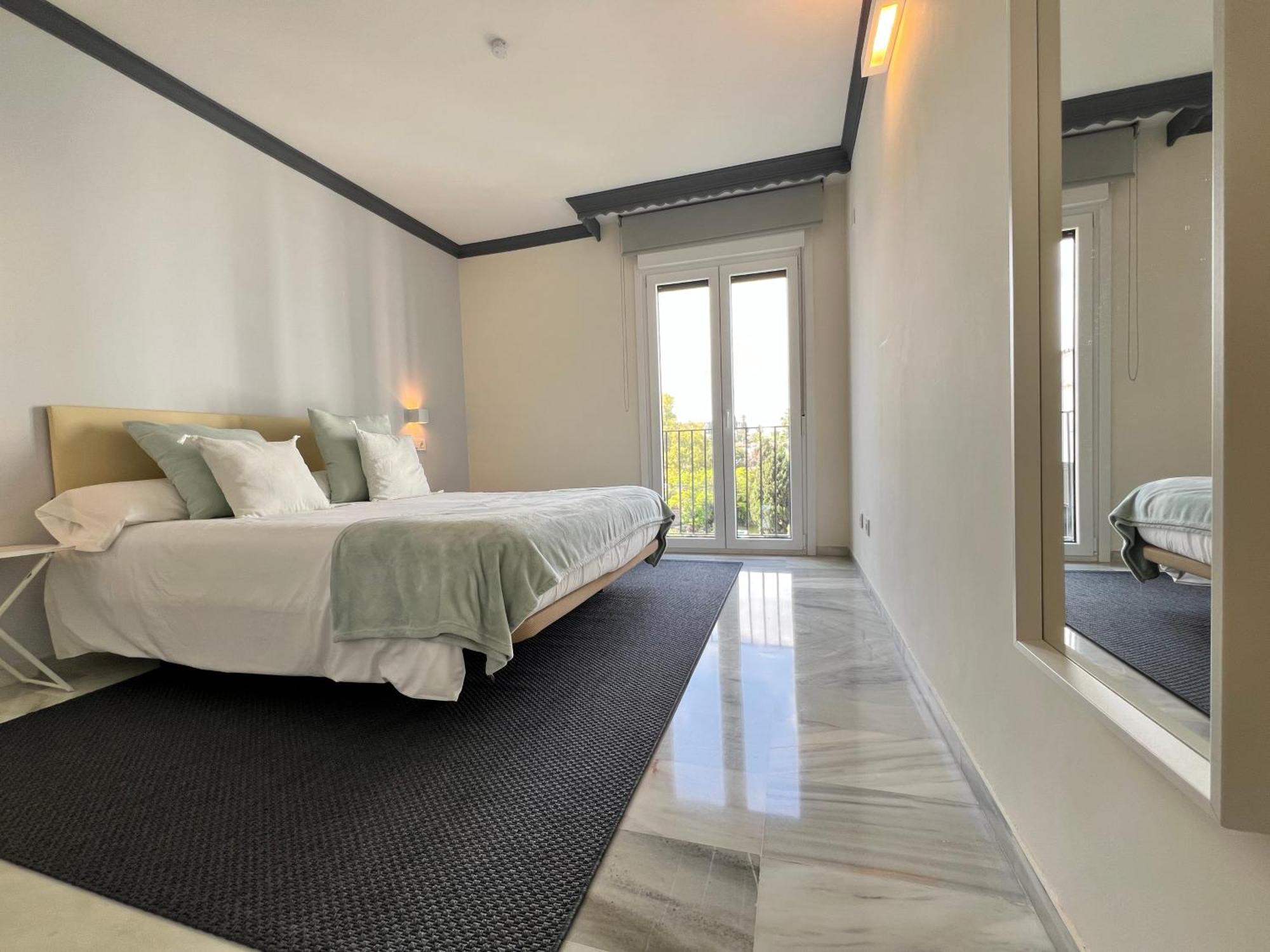 Puerto Banus. Urb Jardines Del Puerto. For Up To 6 Apartamento
